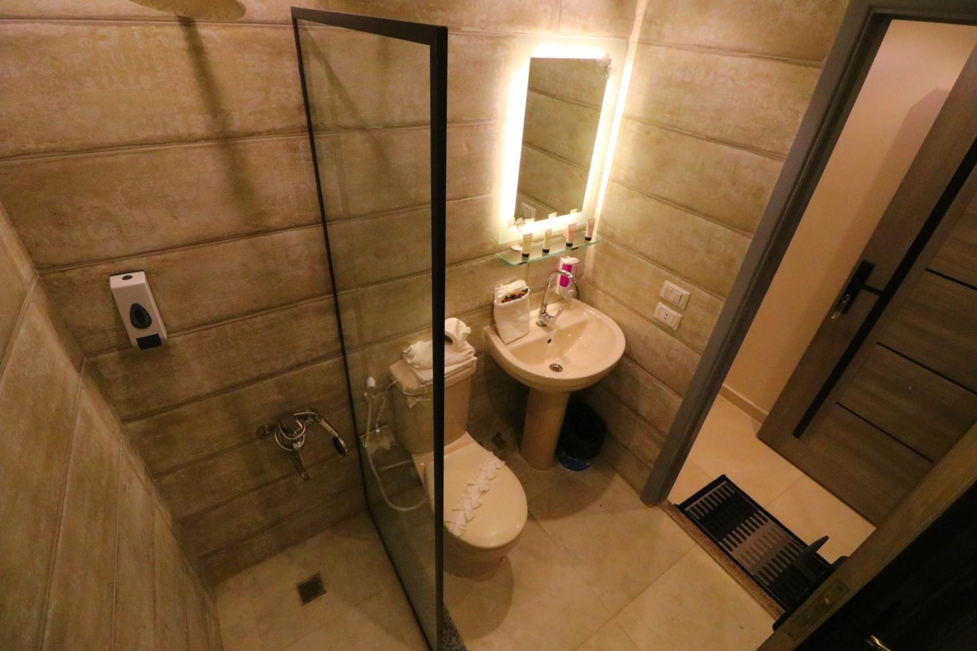 Locanda Pyramids Hotel Kafrat al Jabal Exterior photo
