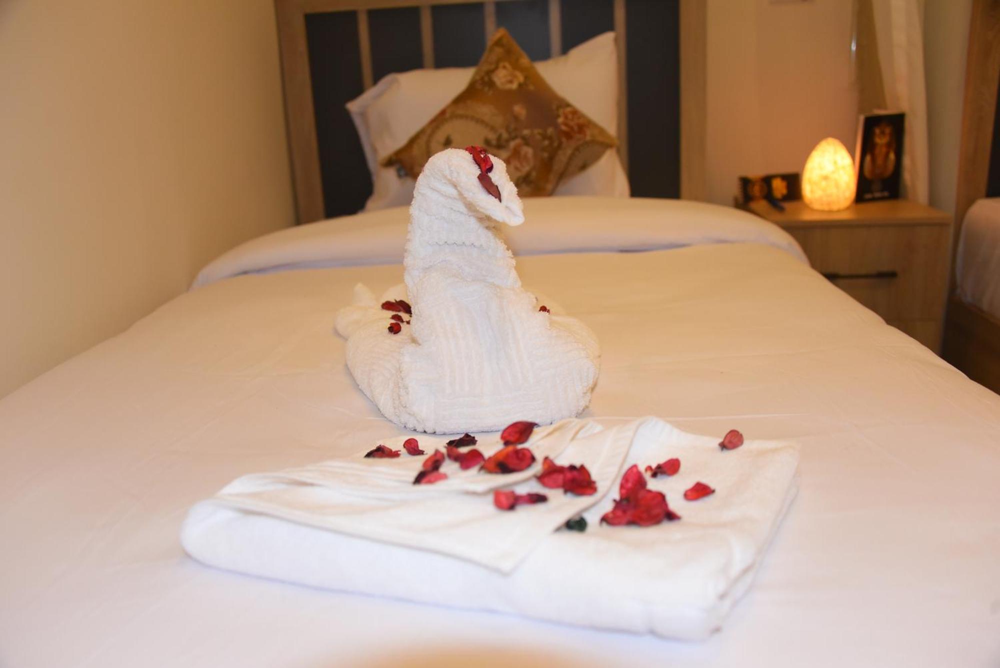 Locanda Pyramids Hotel Kafrat al Jabal Exterior photo